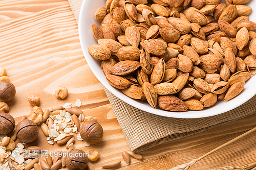 年货坚果与干果 健康美味的佳节必备